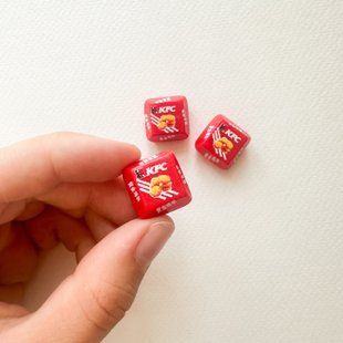 Мініатюра коробочка з нагетсами KFC 1.5 см