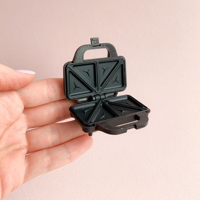 1:6 Миниатюра бутербродница 4.5*5.6 см Светлая