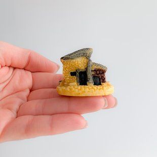 Миниатюра домик из камня 4.2*3.2 см Желтый